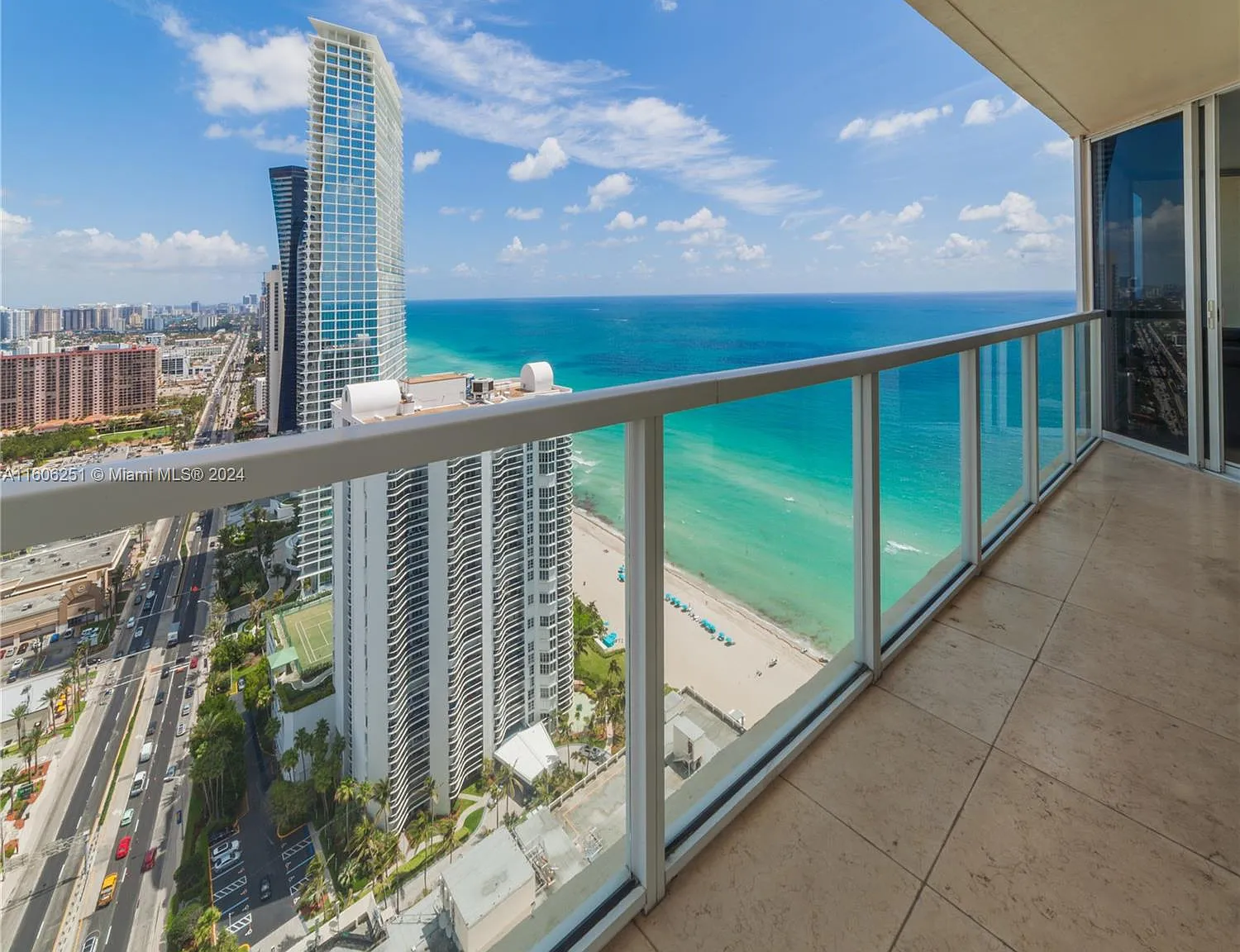 2 bed, 2.0 bath, 1423 sqft, $5,800 — Photo 2