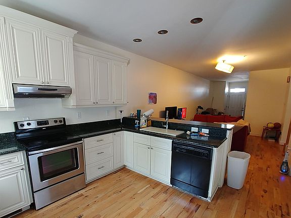 3rd image of 1213 Catherine St #1213
