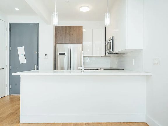 4th image of 806 Dekalb Ave #4A