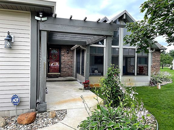 4th image of 59460 Peppermint Dr