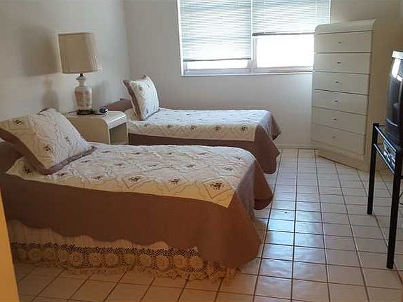 5th image of 300 Bayview Dr APT 1401