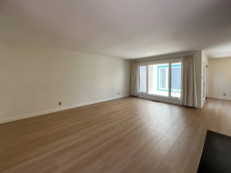 2286 Hastings Dr — Photo 13