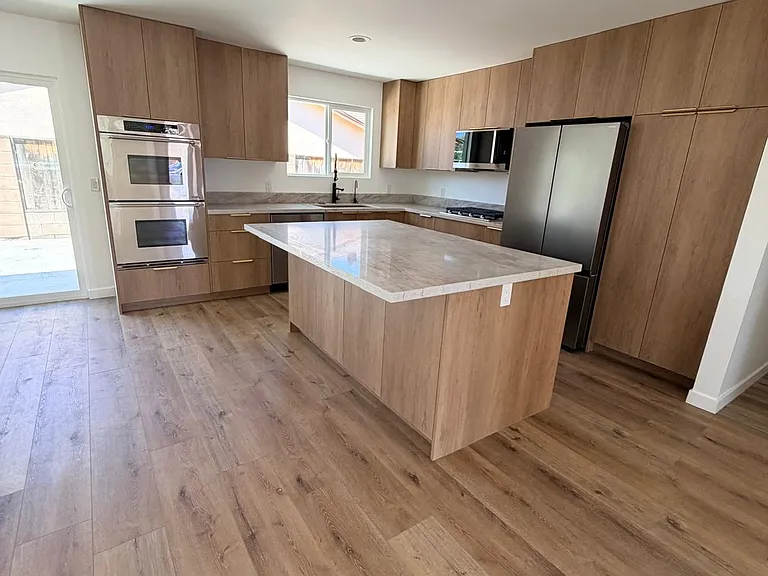 6453 Sale Ave — Photo 1