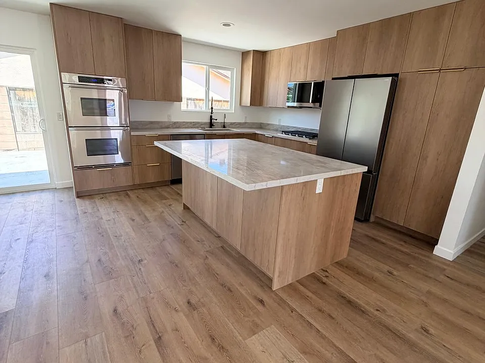 6453 Sale Ave
