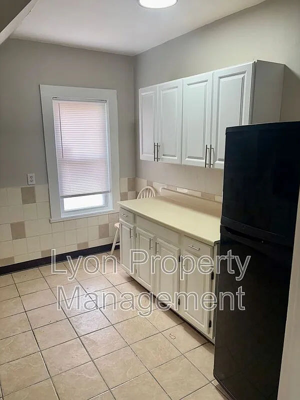 2 bed, 1.0 bath, 1300 sqft, $2,050 — Photo 3