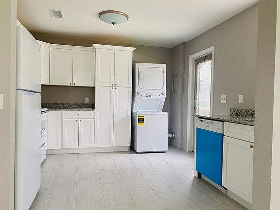 5th image of 847 102nd Ave N Unit B