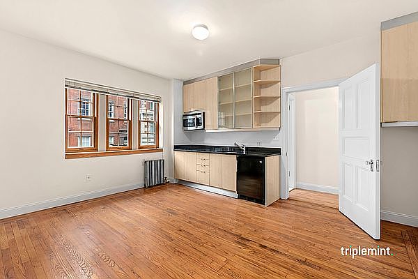 1st image of 108 Waverly Pl #2