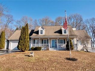 26 Cedar Dr, Brooklyn, CT 06234
