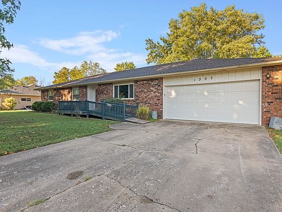 3rd image of 1307 S Washington Avenue