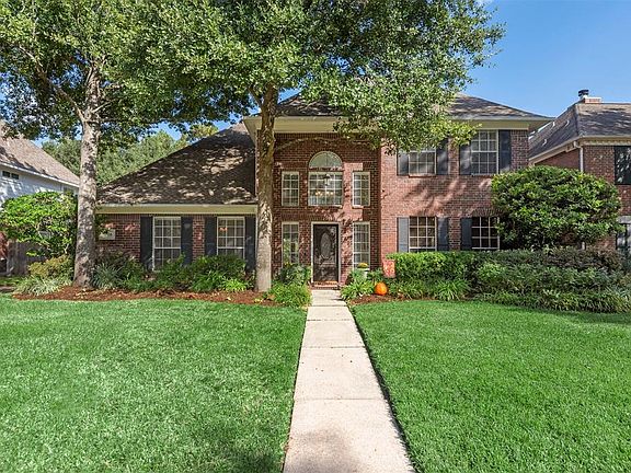 2nd image of 16614 Saint Johns Wood Dr