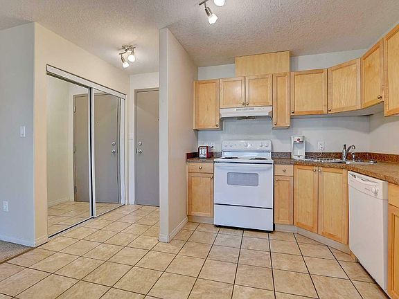 4th image of 410 96th St Unit 410