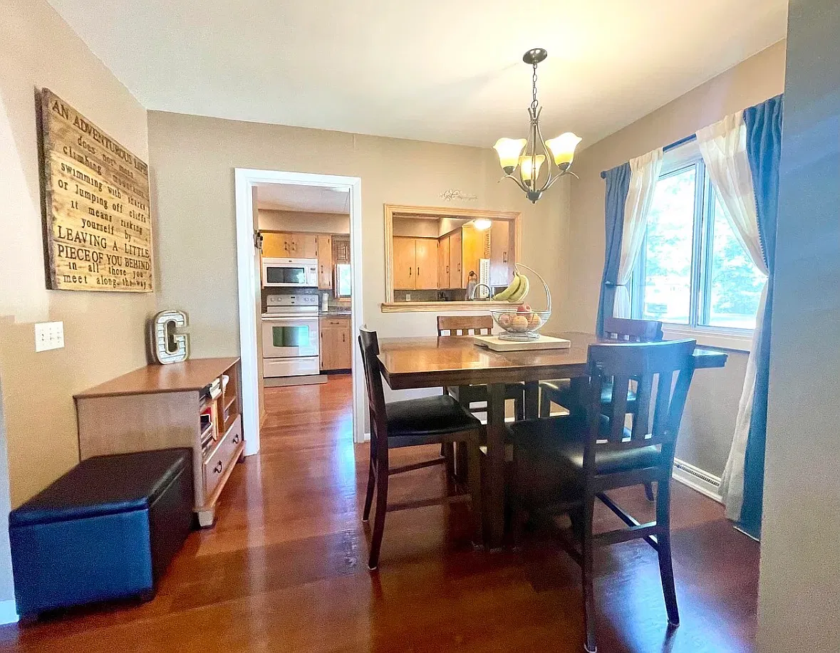 3 bed, 1196 sqft, $1,800 — Photo 4