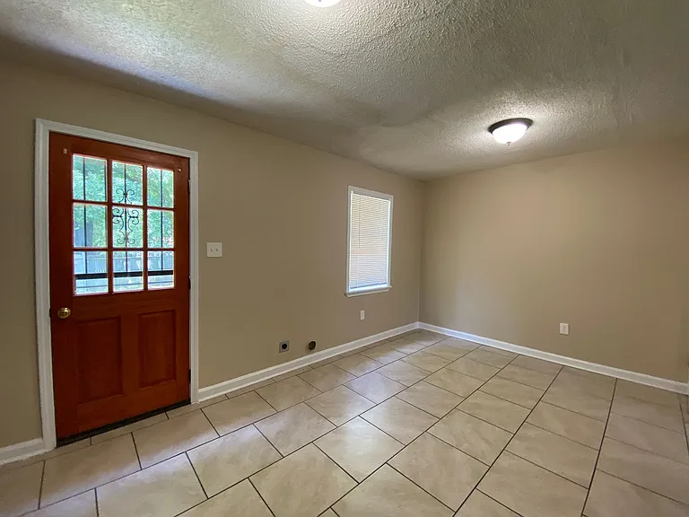 3402 Piney Woods Ave — Photo 4