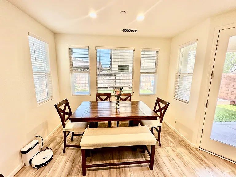 241 Aria Ave S — Photo 16