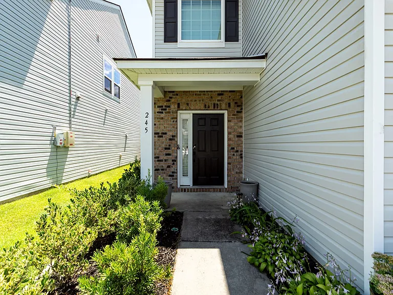245 Swamp Creek Ln — Photo 2
