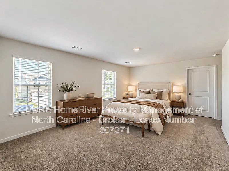 5 bed, 3.0 bath, 2376 sqft, $2,375 — Photo 4