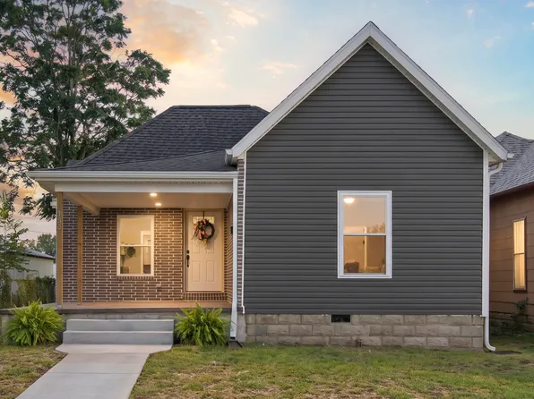 108 W Pleasant Street, Aurora, MO 65605