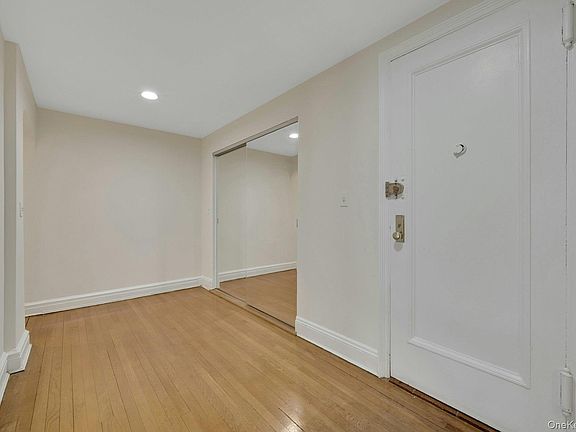 5th image of 280 Bronxville Road #5X