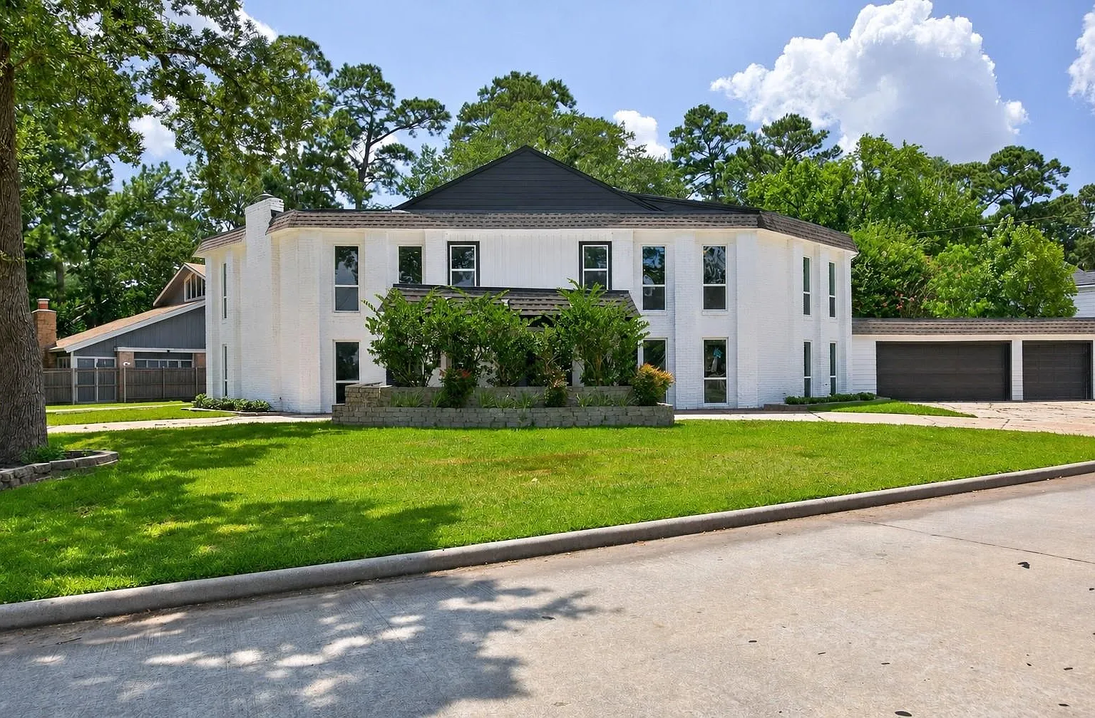 5 bed, 4.0 bath, 4059 sqft, $4,200 — Photo 1