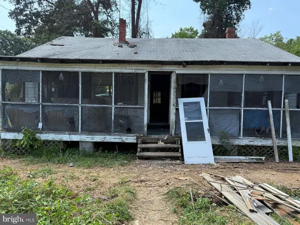 18512 Corby St, Triangle, VA 22172