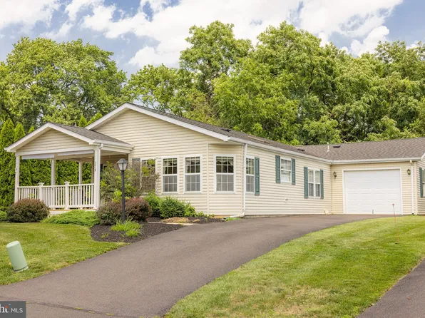 574 Bent Pine Cir, New Hope, PA 18938