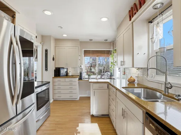 3208 Summitview Ave, Yakima, WA 98902