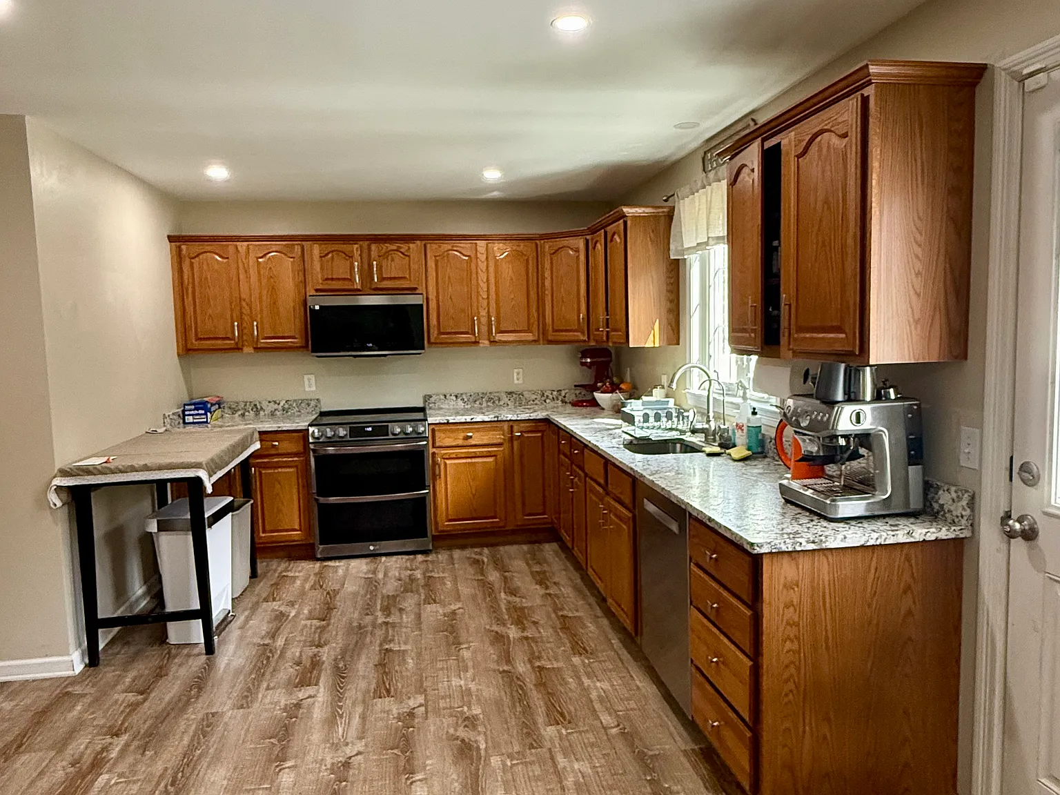 3 bed, 1.5 bath, 1926 sqft, $2,750 — Photo 4