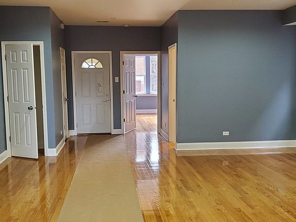 4th image of 915 N Hamlin Ave