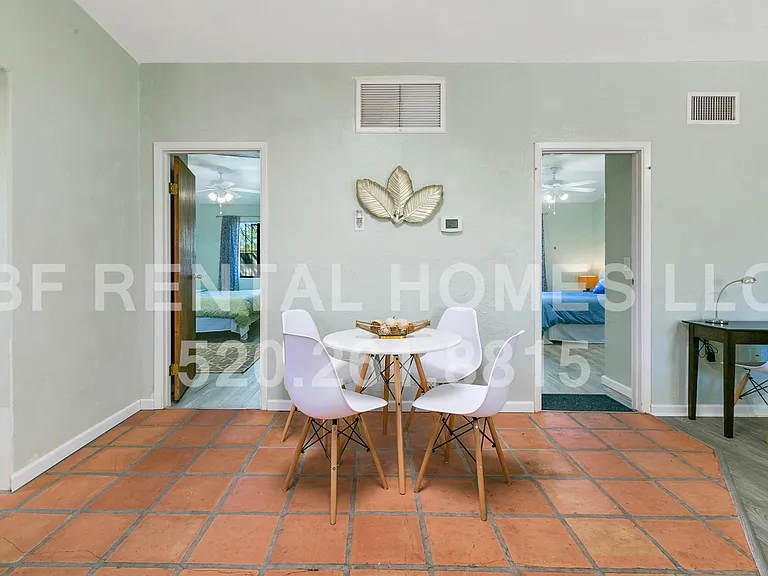 2319 E Helen St #2 — Photo 3