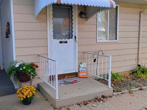 5805 Leisure South Dr SE, Kentwood, MI 49548