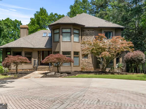 6525 Cox Dr, Flowery Branch, GA 30542