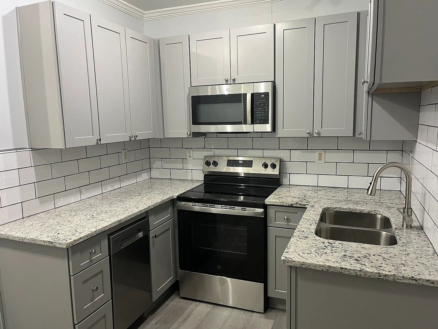 2 bed, 1000 sqft, $1,800 — Photo 4