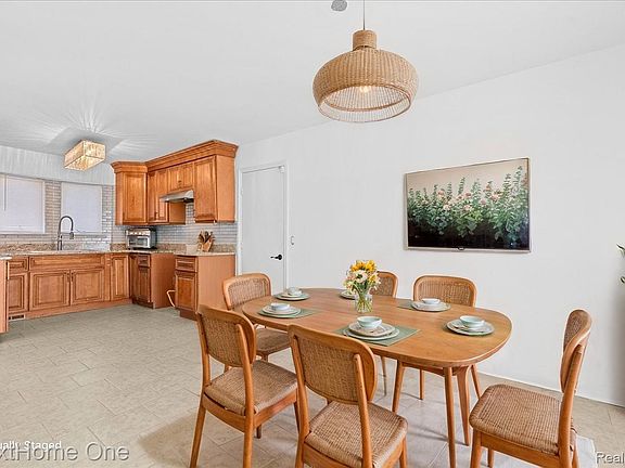 3rd image of 1763 Henbert Rd