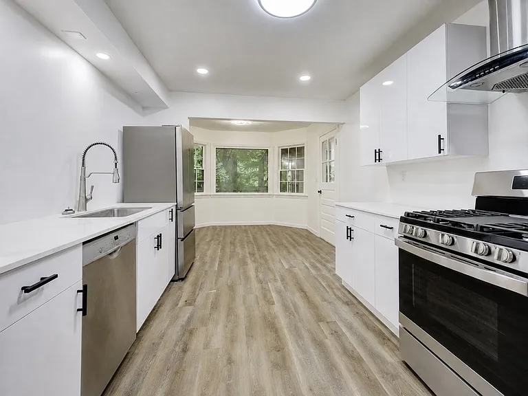 4-21 Saddle River Rd #1 — Photo 4