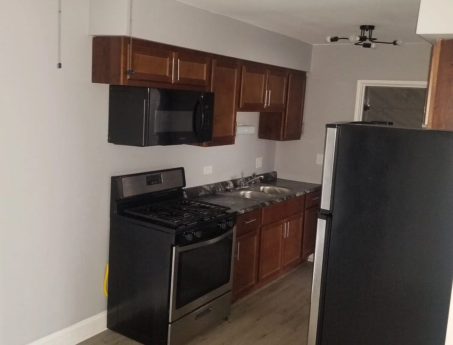 2 bed, 950 sqft, $1,500 — Photo 3