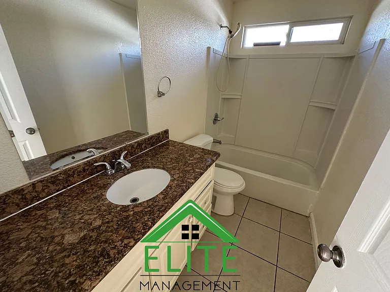 8023 Montgomery Dr — Photo 13