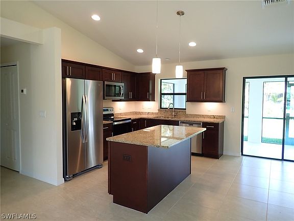 5th image of 543 SE 3rd Terrace Cpe