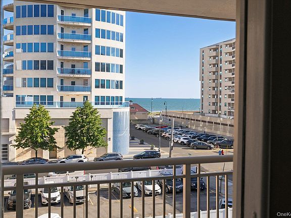 4th image of 410 E Broadway #4C