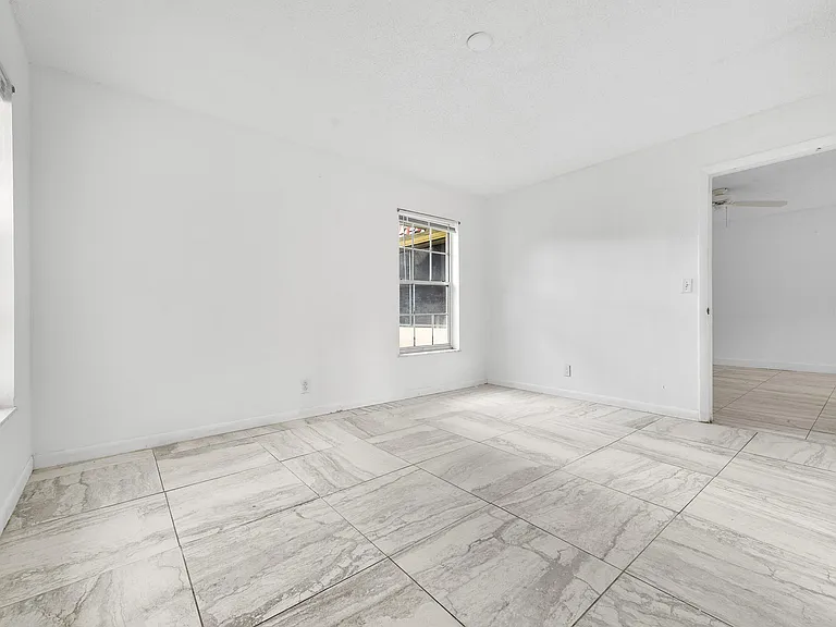 811 Salem Ln — Photo 21