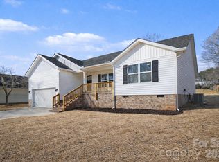 2025 Picnic Dr, Newton, NC 28658