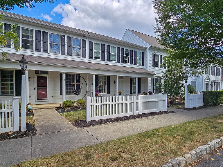 15 Summer Ln — Photo 5