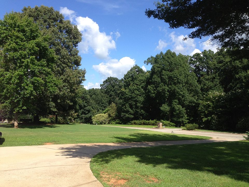 Front yard & side yard view