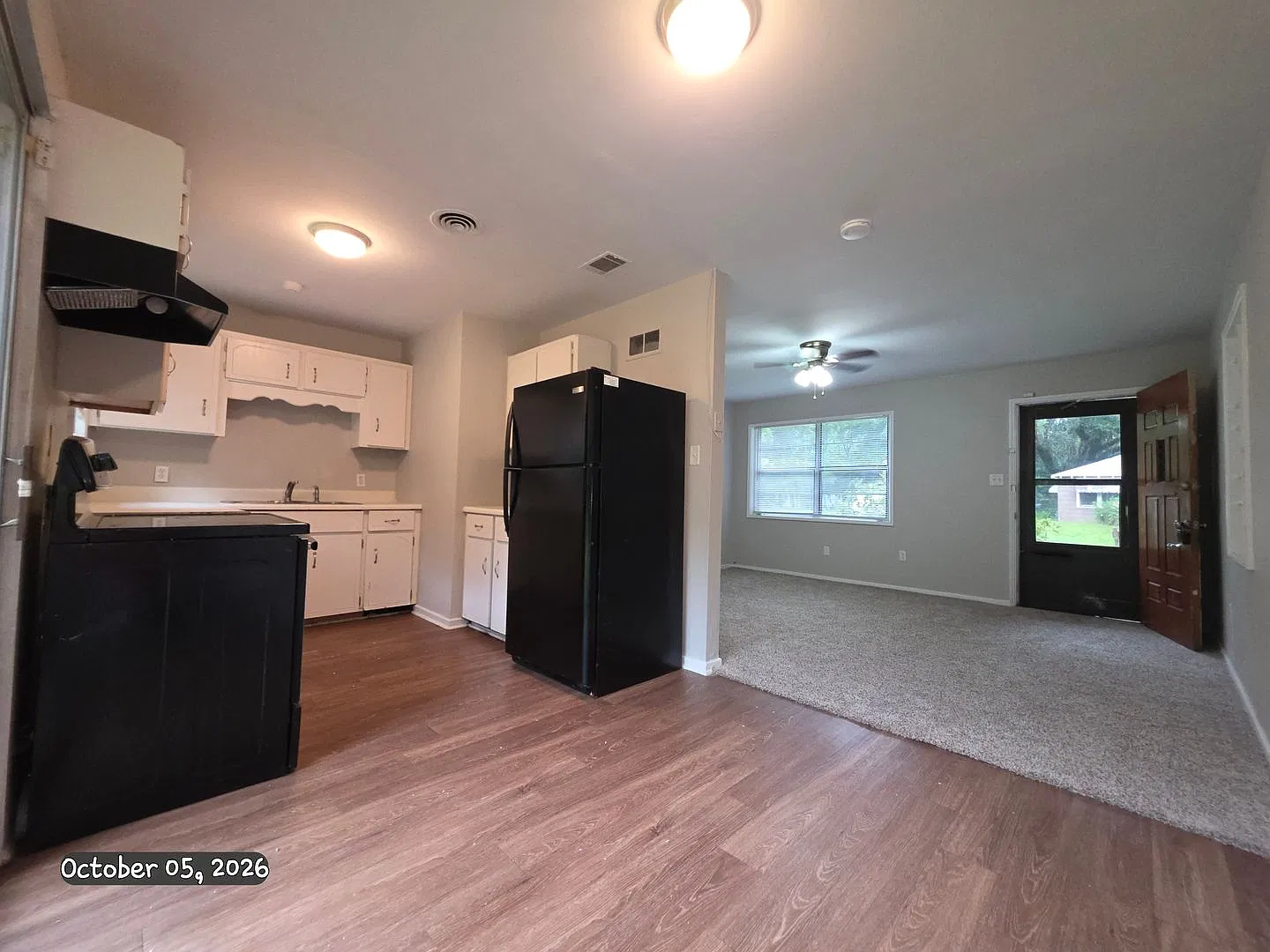 *Available Now* 3 Bedroom 1 bath home with Garage! — Photo 3