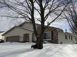 9366 S Springhill Ln, Franklin, WI 53132