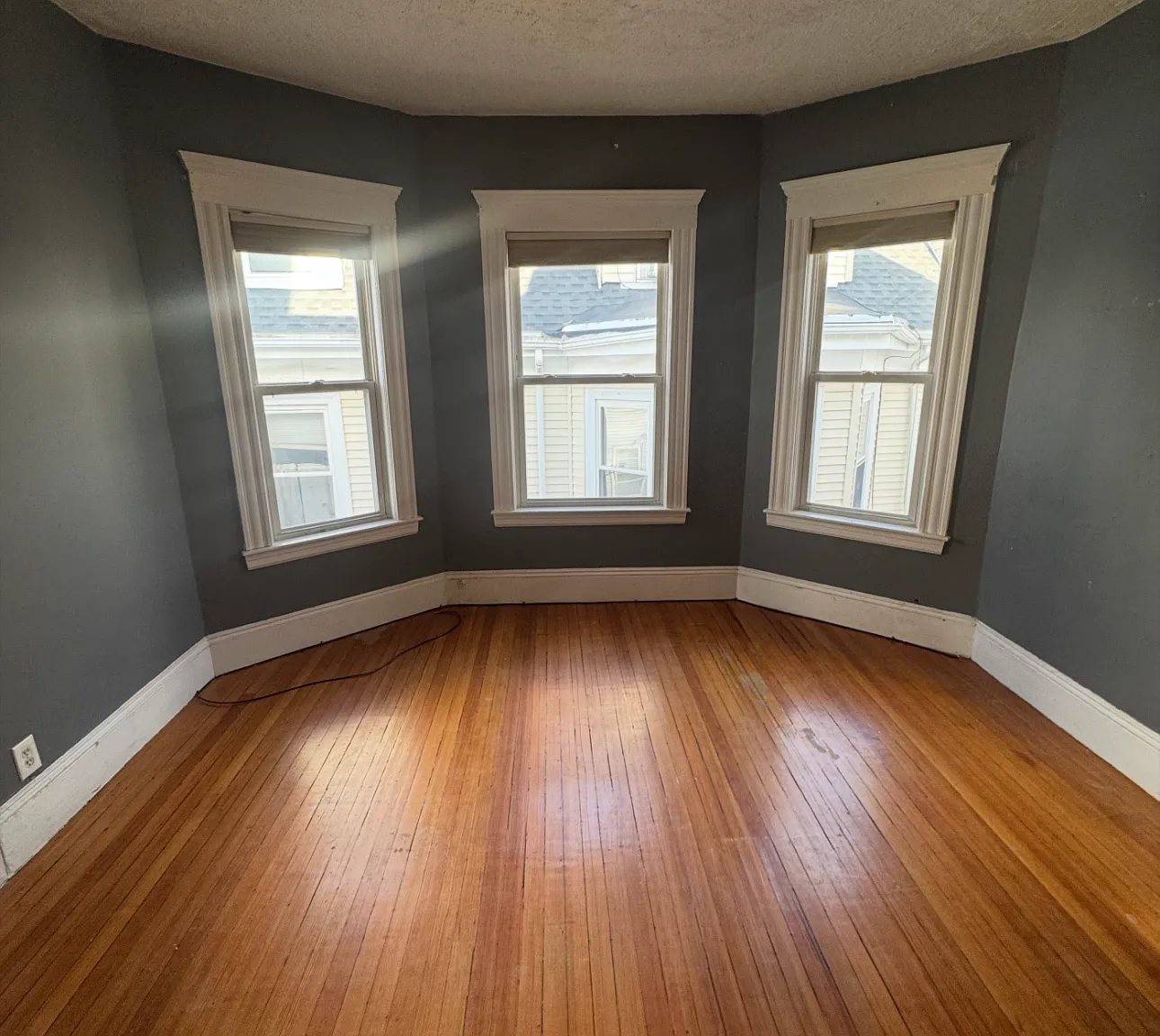 5 bed, 2175 sqft, $1,000 — Photo 2