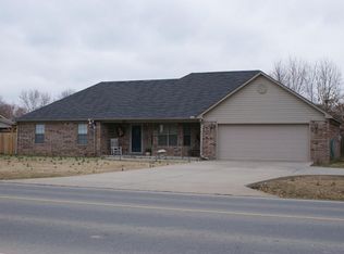 352 E German Ln, Conway, AR 72032