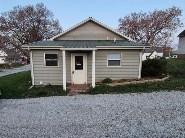 207 N Jackson St, Newton, IL 62448