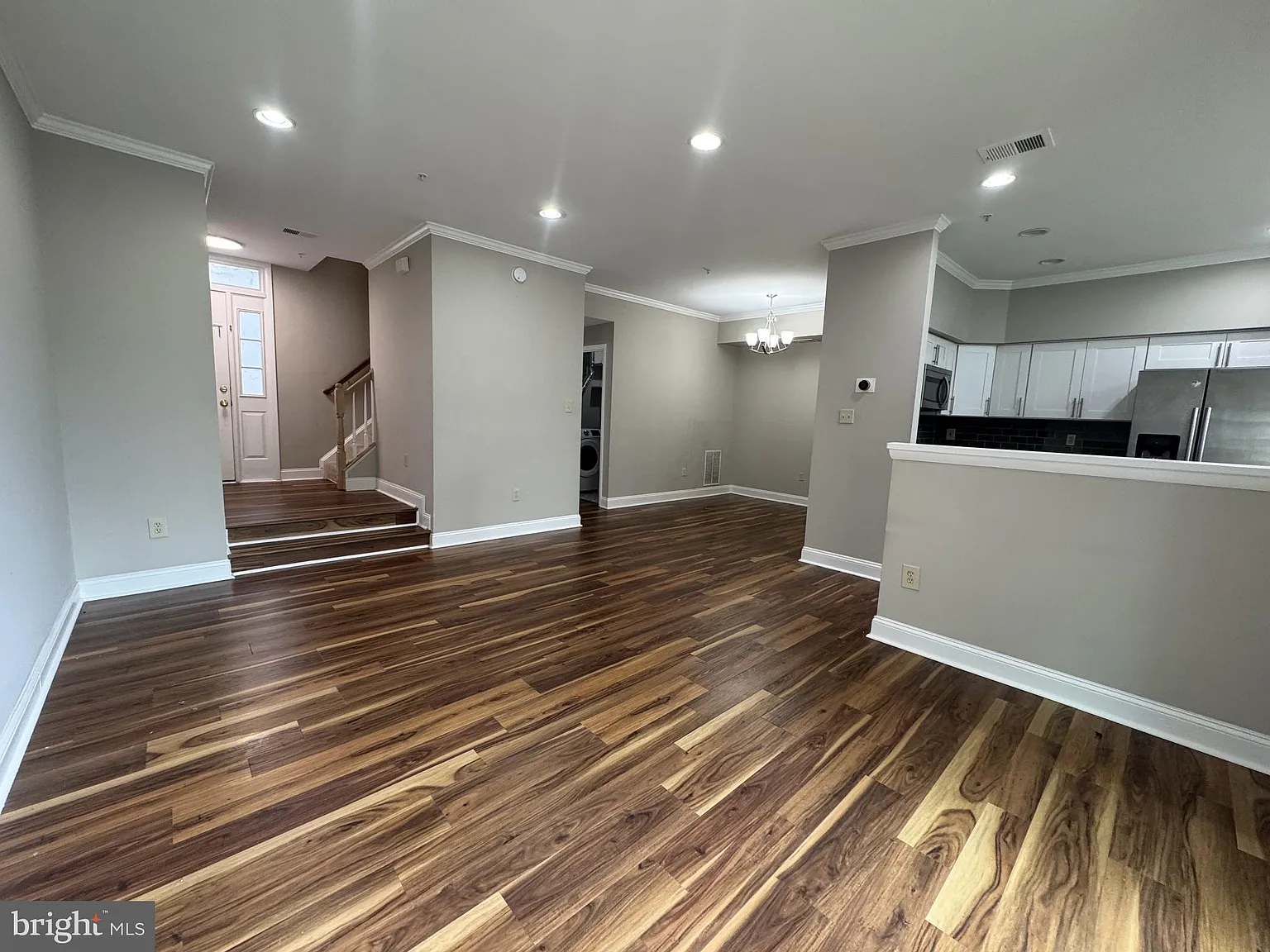 3 bed, 2.5 bath, 1466 sqft, $3,100 — Photo 2