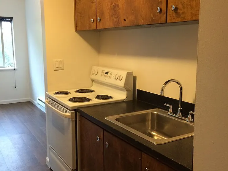 Bayview Apartments — Photo 31