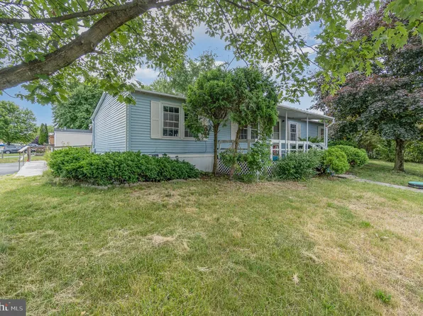 72 Austin Dr, Grantville, PA 17028